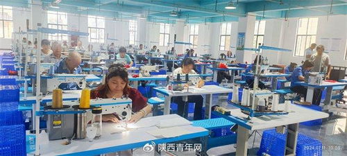 陜亮家園服裝廠暨商洛學(xué)院國(guó)力集團(tuán)博士專家工作站正式揭牌，艾森絲服飾開啟產(chǎn)教融合新篇章